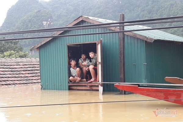Người dân an tâm ở trong những ngôi nhà chống lũ Nhờ sáng tạo này, dân Quảng Bình không phải lên núi trú ẩn khi lũ ập
