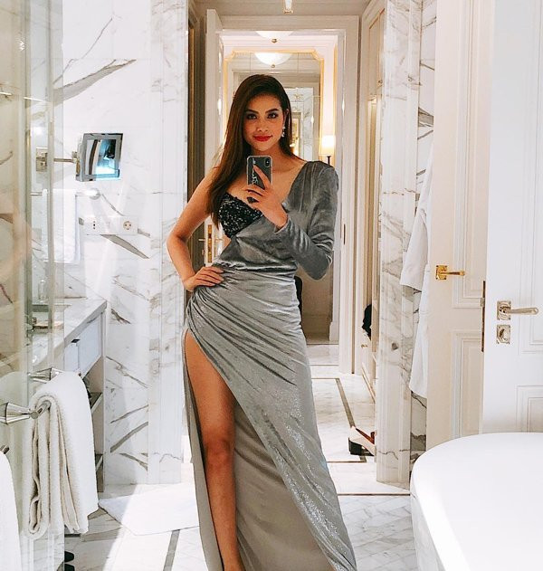 Phạm Hương đơn giản năng động với quần jean và áo sơmi ảnh 19 khong con vay ao dinh ket lua la, pham huong don gian nang dong voi quan jean va ao somi - 20