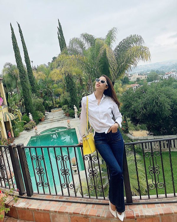 Phạm Hương đơn giản năng động với quần jean và áo sơmi ảnh 14 khong con vay ao dinh ket lua la, pham huong don gian nang dong voi quan jean va ao somi - 15