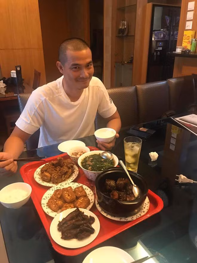 Bị cho là “kẻ bội bạc” với Lê Phương, cuộc sống của Quách Ngọc Ngoan bên Phượng Chanel ra sao? ảnh 10