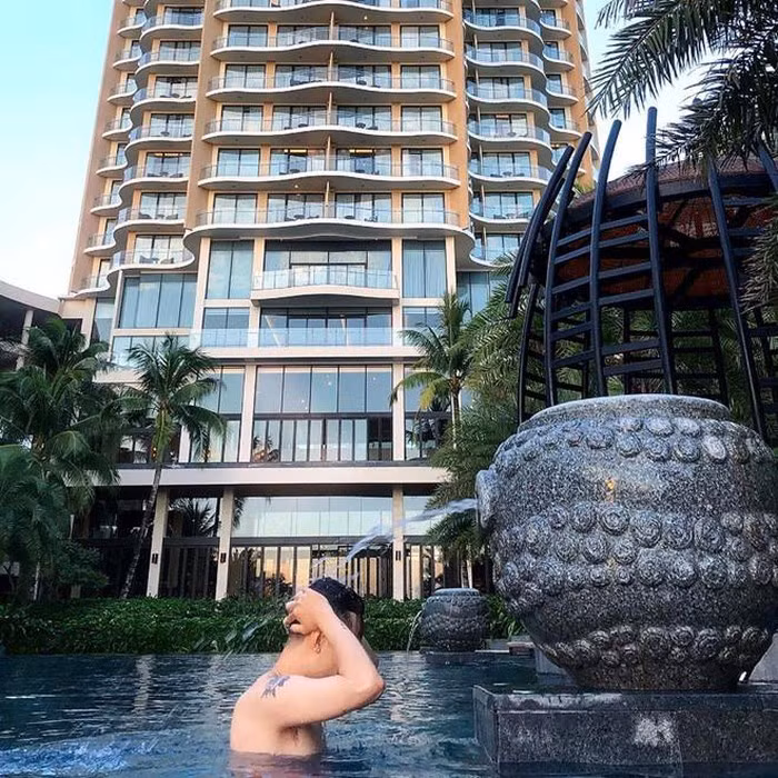 Thú chơi đồ hiệu, xe xịn của "chồng sắp cưới" con gái Minh Nhựa ảnh 12