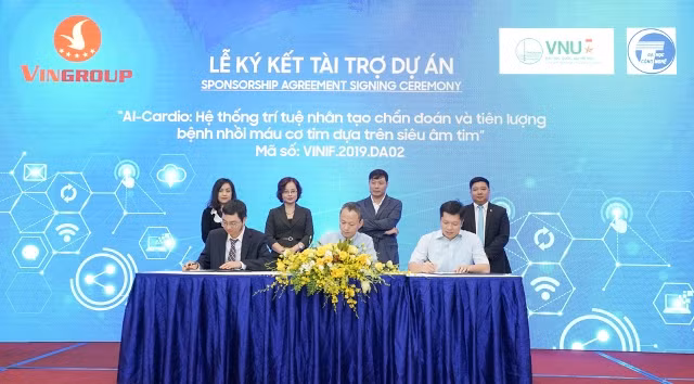 Đại diện VINIF ký kết với các nhà khoa học.