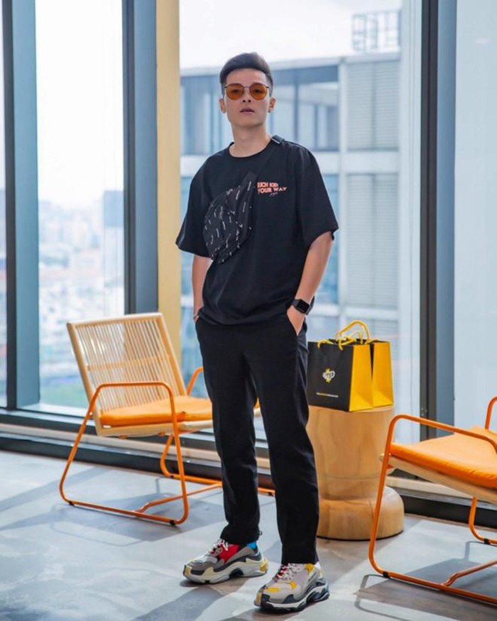 Thú chơi đồ hiệu, xe xịn của "chồng sắp cưới" con gái Minh Nhựa ảnh 2