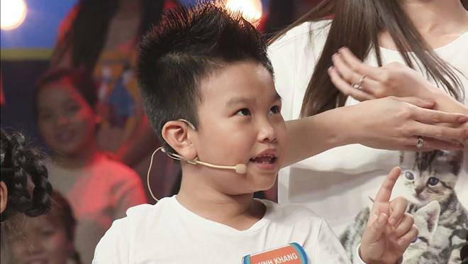 &#34;cau be biet tuot” minh khang bao lan gay bao truyen hinh, khien mc &#34;cung hong&#34; gio ra sao? - 8