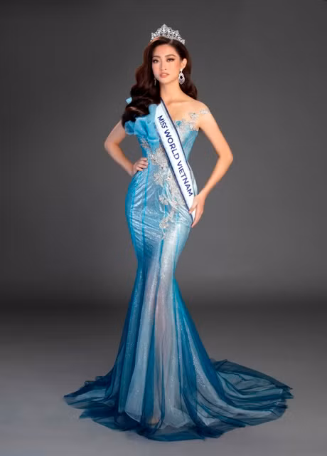 Hoa hậu Thùy Linh