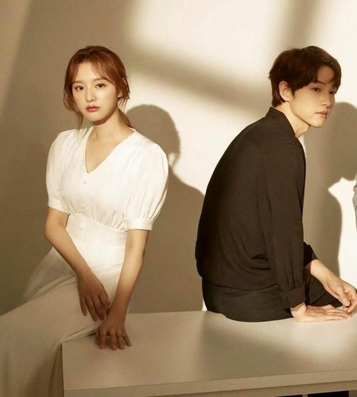 Góp mặt chung với "người tình tin đồn" trong bộ ảnh mới, Song Joong Ki thể hiện động thái lạ ảnh 3 Góp mặt chung với "người tình tin đồn" trong bộ ảnh mới, Song Joong Ki thể hiện động thái lạ ảnh 3