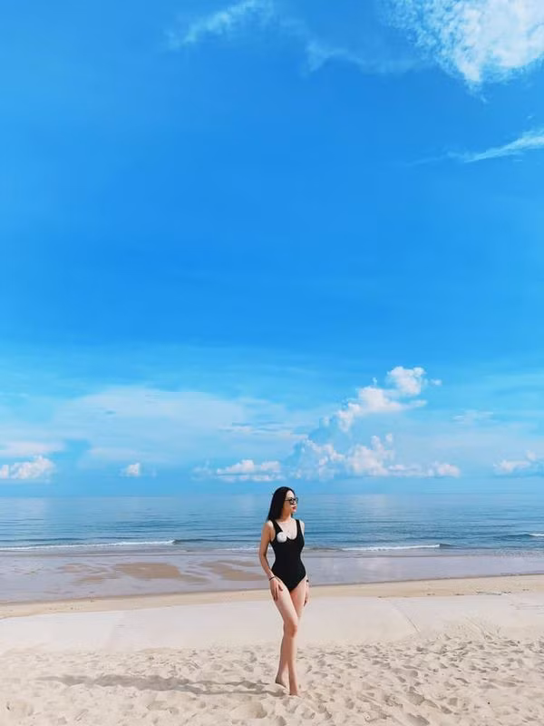 Bạn gái "tin đồn" mới của Quang Hải "ăn đứt" Nhật Lê bởi thần thái sang chảnh, gợi cảm ảnh 11 Bạn gái tin đồn mới của Quang Hải: Gương mặt già dặn nhưng ăn đứt Nhật Lê bởi body nóng bỏng, thần thái sang chảnh ảnh 12