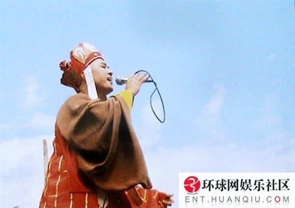 Chùm ảnh hậu trường cực quý hiếm của Tây Du Ký 1986: "Sư phụ" ngồi ô tô, Quan Âm Bồ Tát cưỡi ngựa ảnh 5 Empty