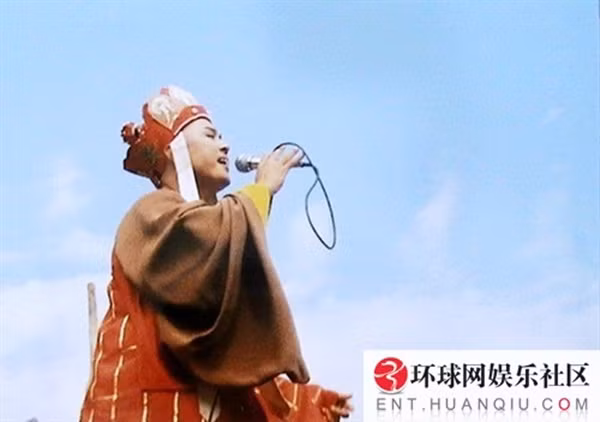 Chùm ảnh hậu trường cực quý hiếm của Tây Du Ký 1986: "Sư phụ" ngồi ô tô, Quan Âm Bồ Tát cưỡi ngựa ảnh 5 Empty