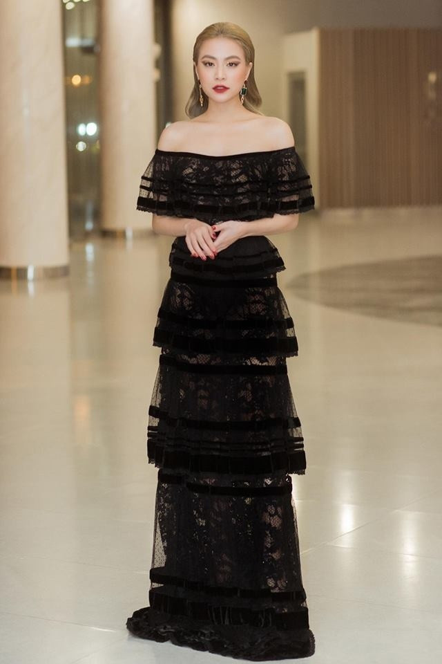 Style thời trang cá tính, cực kỳ thời thượng ngoài đời của Hoàng Thùy Linh ảnh 3 Empty
