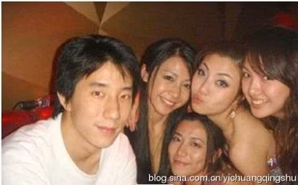 nhung cau am an choi "bat via" nhat cbiz: co nguoi cha me mang ca danh tieng ra "cuu mang" - 9