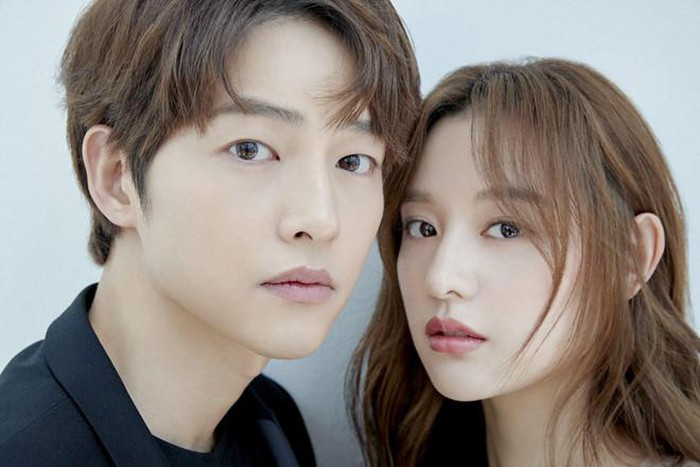 Góp mặt chung với "người tình tin đồn" trong bộ ảnh mới, Song Joong Ki thể hiện động thái lạ ảnh 1 Góp mặt chung với "người tình tin đồn" trong bộ ảnh mới, Song Joong Ki thể hiện động thái lạ ảnh 1