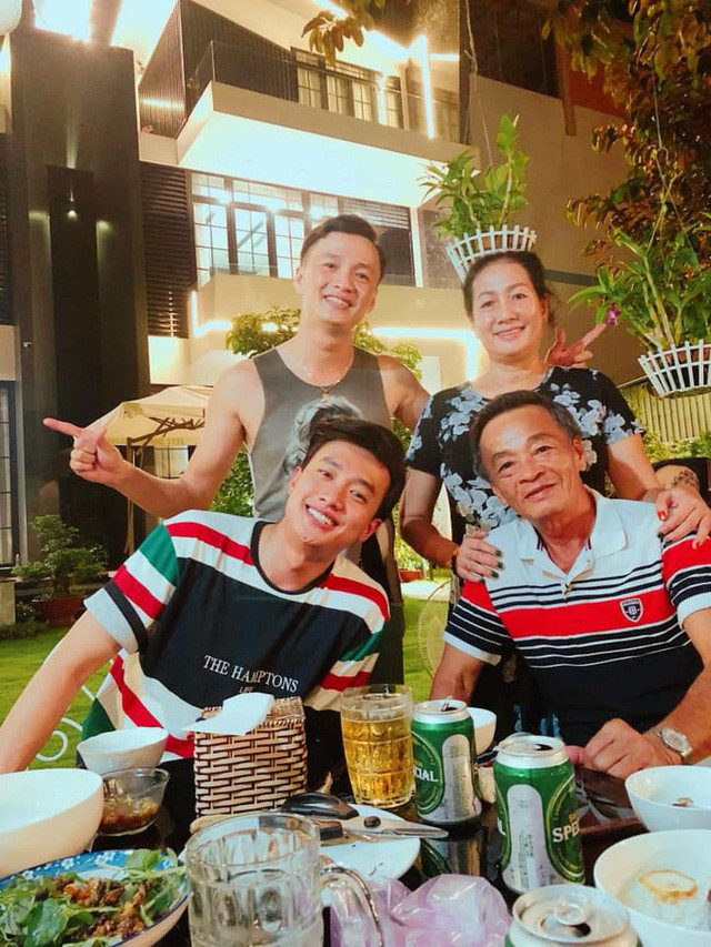 Diễn viên Quốc Trường kể về 2 lần mắc lỗi lớn với ba mẹ - Ảnh 3.