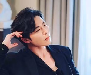 9 mỹ nam vạn người mê trên màn ảnh truyền hình Hàn Quốc 2019 ảnh 7