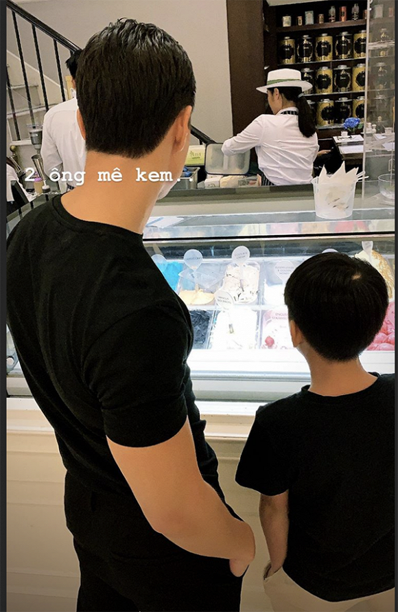Hồ Ngọc Hà tiết lộ niềm đam mê giống hệt nhau của người yêu và con trai ảnh 2 Kim Lý diện áo đôi với Subeo, cả hai được Hà Hồ tiết lộ lại có thêm sở thích chung là mê kem.