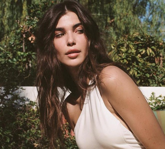 Siêu mẫu đắt giá được ví như "Cinderella mạng xã hội" ảnh 2