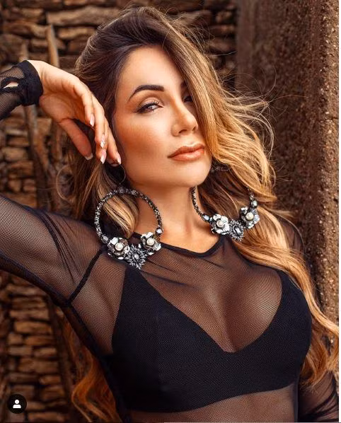 Không chỉ vậy, nàng WAGs hot nhất CLB Liverpool lẫn trên mạng xã hội còn khiến đấng mày râu trầm trồ nhờ thân hình bốc lửa.