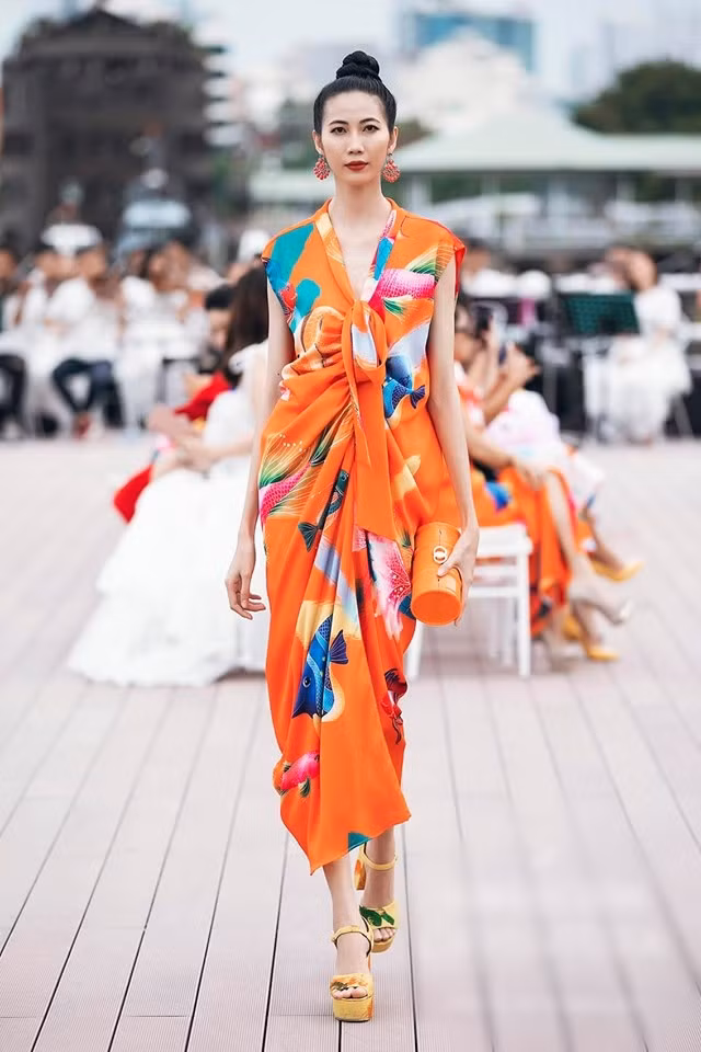 Hết thời gầy như zombie, Cao Ngân tái xuất với thần thái khó ai bì kịp khi catwalk ở VNTM 2019-8