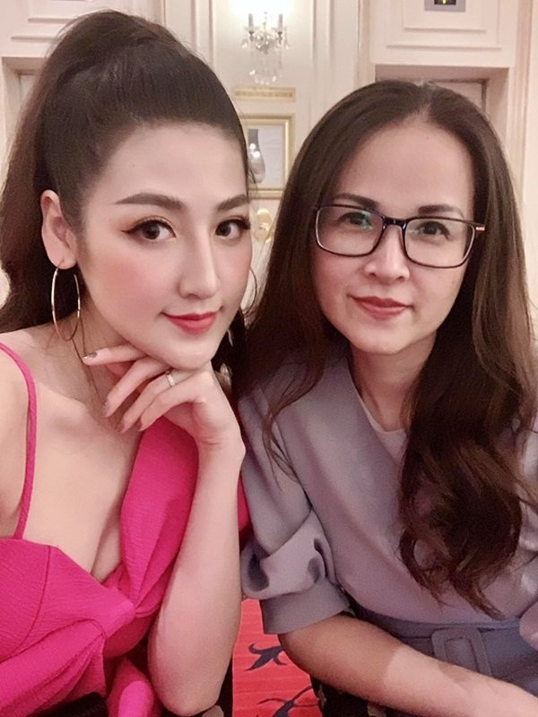 Xuất hiện với gương mặt khác lạ, Á hậu Tú Anh vướng nghi vấn phẫu thuật thẩm mỹ ảnh 2 Xuất hiện với gương mặt khác lạ, Á hậu Tú Anh vướng nghi vấn phẫu thuật thẩm mỹ