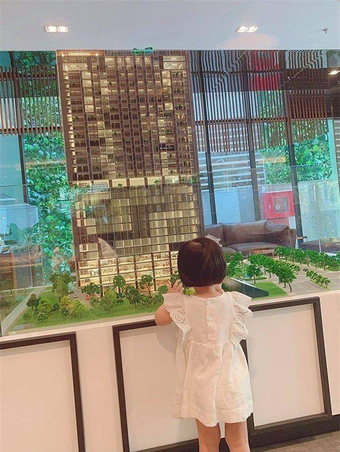 Hoa hậu Thu Thảo khoe ảnh con gái "ngọt ngào" như viên kẹo xinh ảnh 3 Hoa hậu Thu Thảo khoe ảnh con gái "ngọt ngào" như viên kẹo xinh ảnh 3