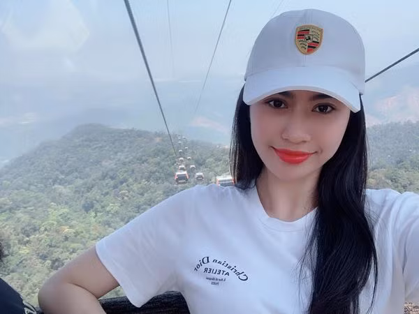 Bạn gái "tin đồn" mới của Quang Hải "ăn đứt" Nhật Lê bởi thần thái sang chảnh, gợi cảm ảnh 13 Bạn gái tin đồn mới của Quang Hải: Gương mặt già dặn nhưng ăn đứt Nhật Lê bởi body nóng bỏng, thần thái sang chảnh ảnh 14