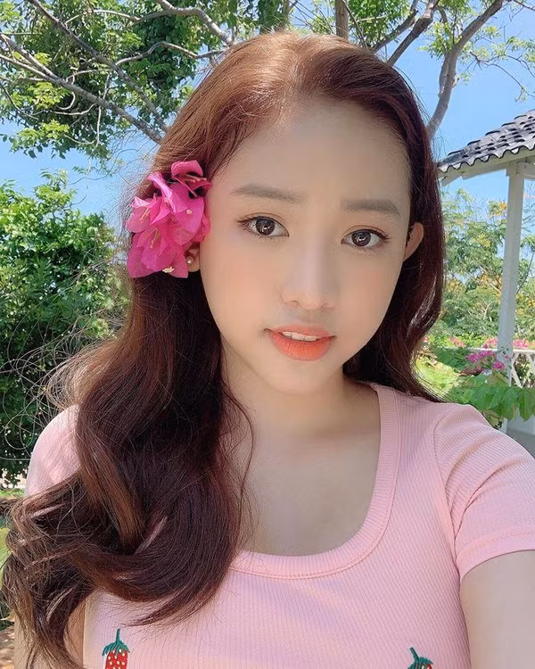 Bị chê nhan sắc như tượng, Thúy Vi lập tức làm ngay việc này để cứu vãn hình ảnh ảnh 2 moi bi che toi ta vi mat cung do, thuy vi lap tuc "bien hinh" de cuu van hinh anh - 3