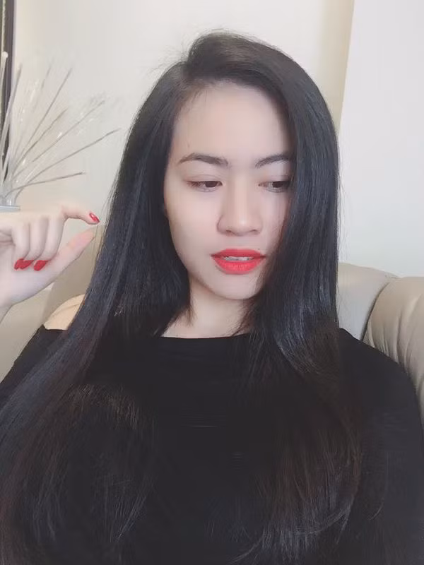 Bạn gái "tin đồn" mới của Quang Hải "ăn đứt" Nhật Lê bởi thần thái sang chảnh, gợi cảm ảnh 2 Bạn gái tin đồn mới của Quang Hải: Gương mặt già dặn nhưng ăn đứt Nhật Lê bởi body nóng bỏng, thần thái sang chảnh ảnh 1