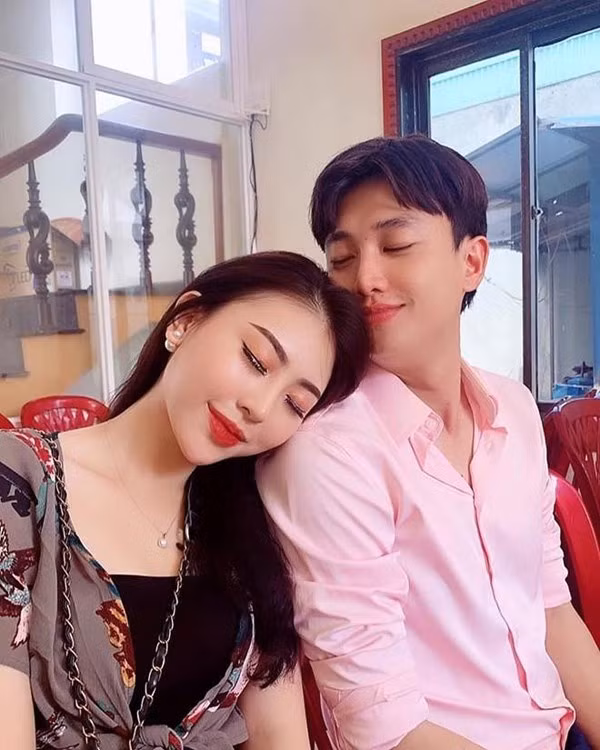 Nhan sắc nữ diễn viên 10X chỉ thấy lưng không thấy mặt xuất hiện 3s trong Về nhà đi con - Ảnh 1.