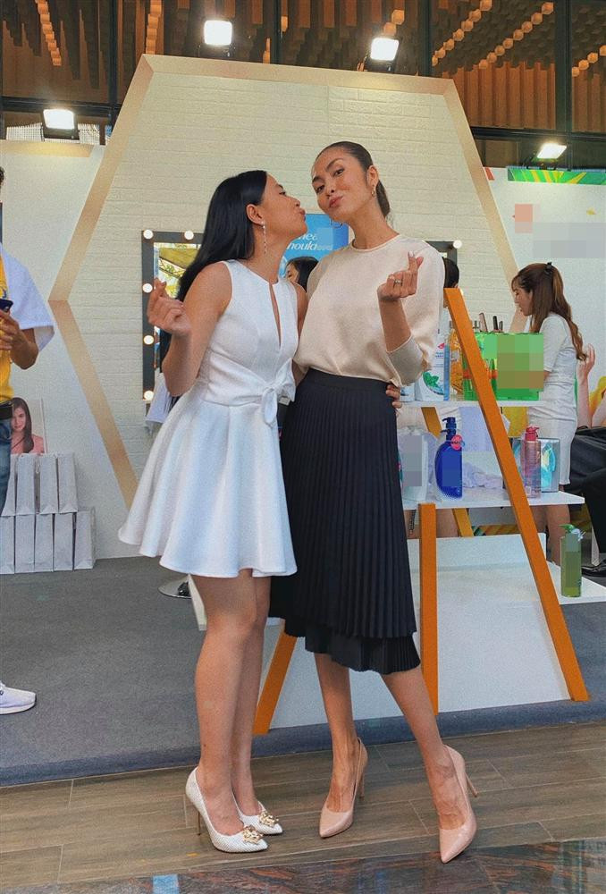 Nổi tiếng xinh đẹp, ai ngờ Hoàng Thùy Linh phải chịu lép vế khi đứng cạnh người này ảnh 4 Nổi tiếng xinh đẹp, ai ngờ Hoàng Thùy Linh phải chịu cảnh lép vế khi đứng cạnh gái hai con Tăng Thanh Hà-4