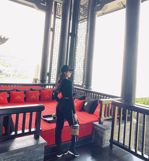 Bạn gái tin đồn mới của Quang Hải: Gương mặt già dặn nhưng ăn đứt Nhật Lê bởi body nóng bỏng, thần thái sang chảnh ảnh 9