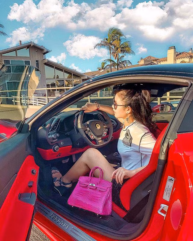 Choáng với thú chơi túi hàng hiệu của hội ái nữ đại gia Việt ảnh 19 hoi ai nu dai gia viet thay tui hieu nhu gio di cho: em chong ha tang chua la nhat! - 20