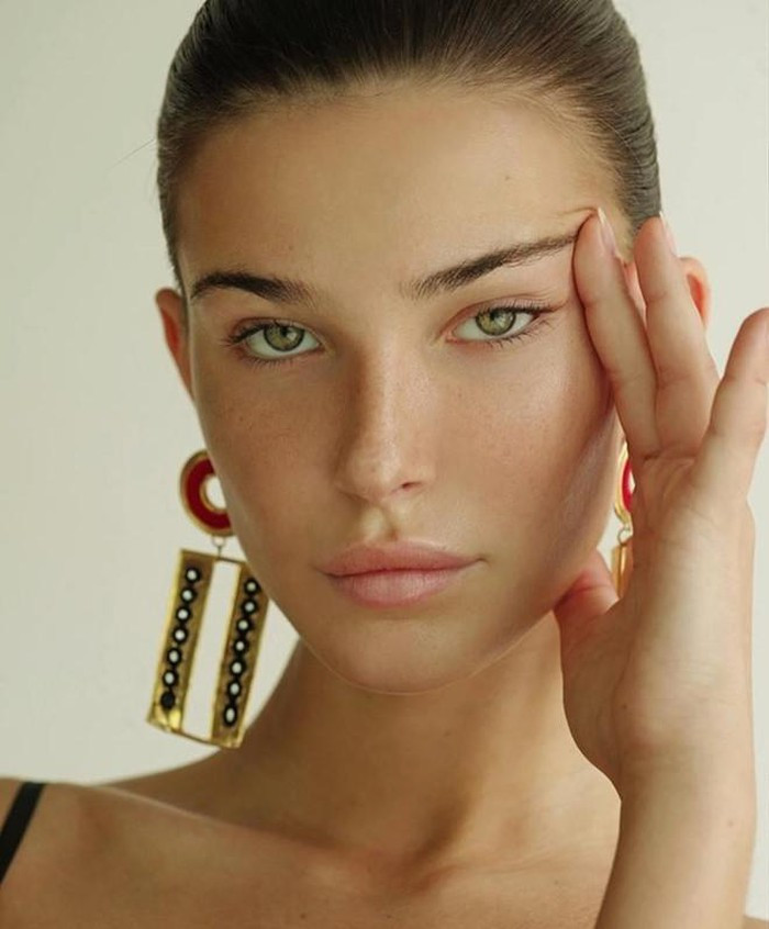 Siêu mẫu đắt giá được ví như "Cinderella mạng xã hội" ảnh 4