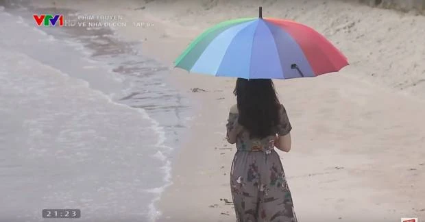 "Hot girl Hải Phòng" Khánh My trở thành cái tên bị "chế giễu" trên mạng xã hội vì chỉ lướt qua màn hình, không lộ mặt trong tập cuối Về nhà đi con.