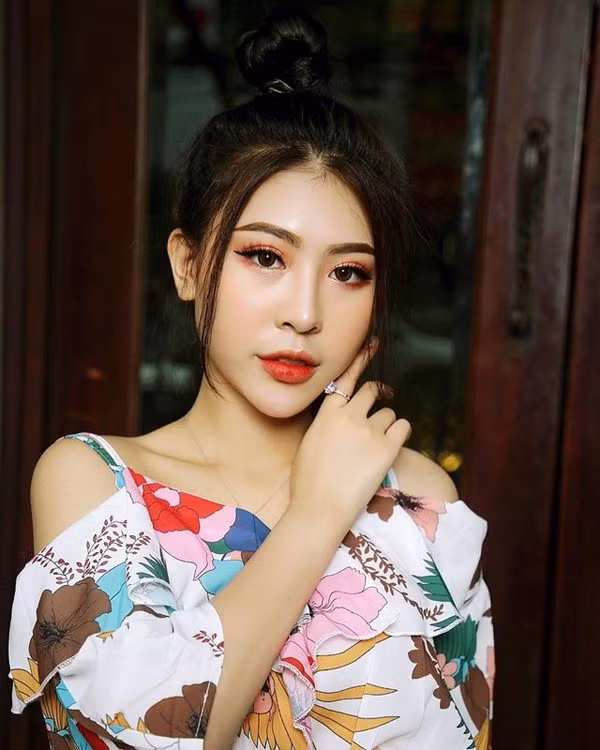 Nhan sắc nữ diễn viên 10X chỉ thấy lưng không thấy mặt xuất hiện 3s trong Về nhà đi con - Ảnh 4.