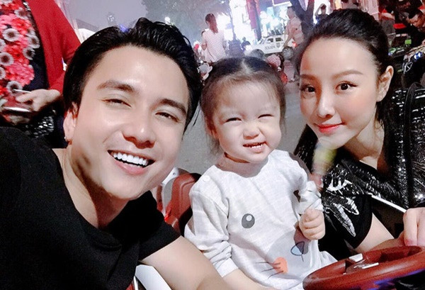 Vợ xinh như hot girl của Mạnh Quân phim “Về nhà đi con” ngoại truyện ảnh 7 Vợ xinh như hot girl của Mạnh Quân phim Về nhà đi con ngoại truyện-8