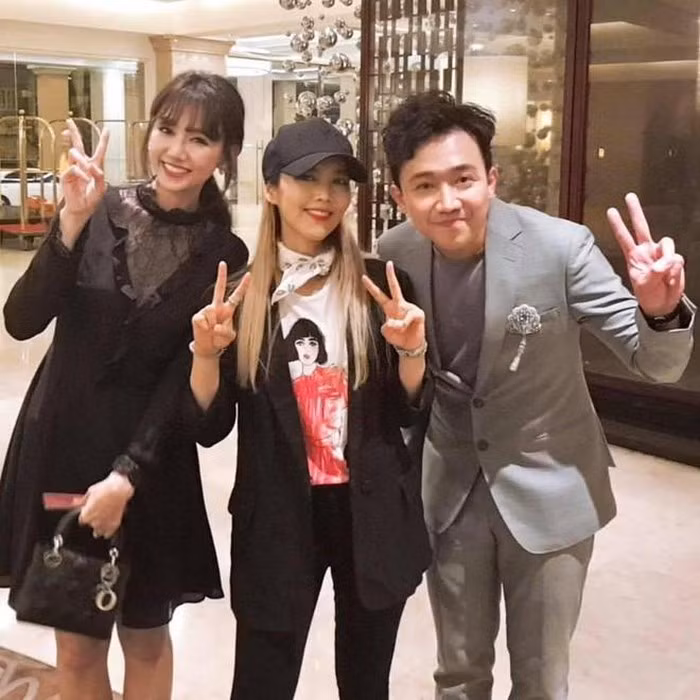 Cận cảnh bộ sưu tập cài áo hàng hiệu của Trấn Thành ảnh 9