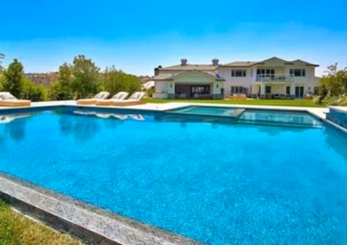 Lâu đài triệu đô cực chảnh của cô nàng tỷ phú trẻ nhất thế giới