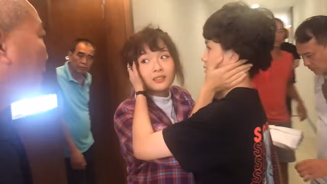 Hot girl cưỡng hôn đồng giới Dương trong 