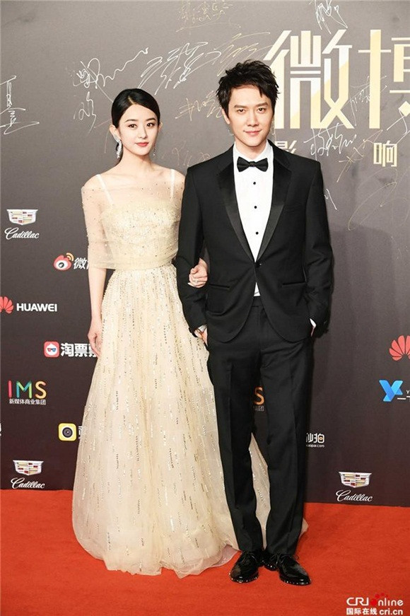 Hé lộ hình ảnh của Triệu Lệ Dĩnh sau khi sinh con 3 Triệu Lệ Dĩnh, Phùng Thiệu Phong, sao Hoa ngữ