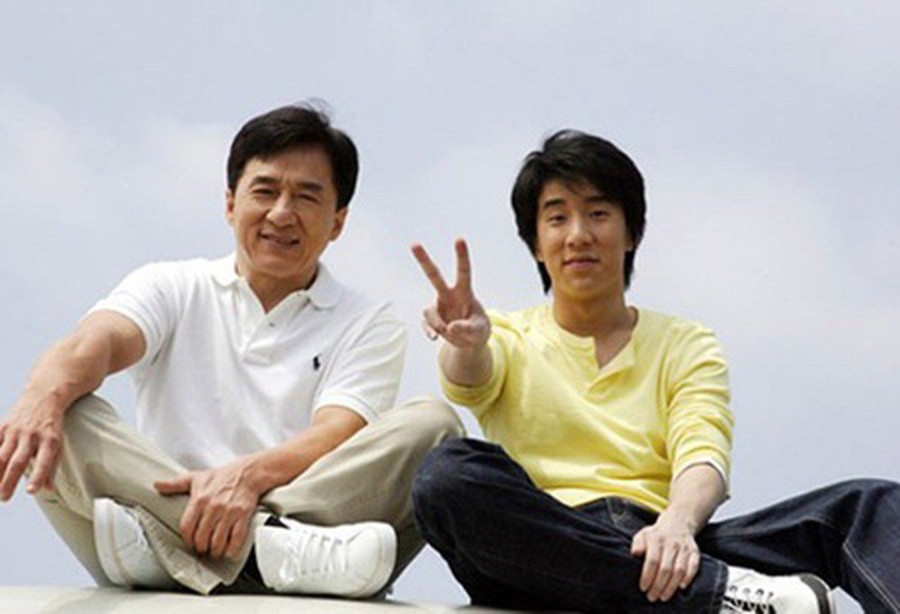 nhung cau am an choi &#34;bat via&#34; nhat cbiz: co nguoi cha me mang ca danh tieng ra &#34;cuu mang&#34; - 8