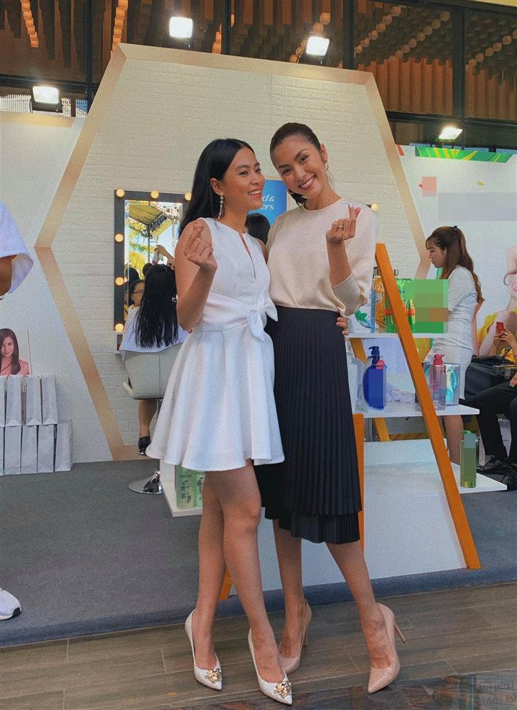 Nổi tiếng xinh đẹp, ai ngờ Hoàng Thùy Linh phải chịu lép vế khi đứng cạnh người này ảnh 2 Nổi tiếng xinh đẹp, ai ngờ Hoàng Thùy Linh phải chịu cảnh lép vế khi đứng cạnh gái hai con Tăng Thanh Hà-2