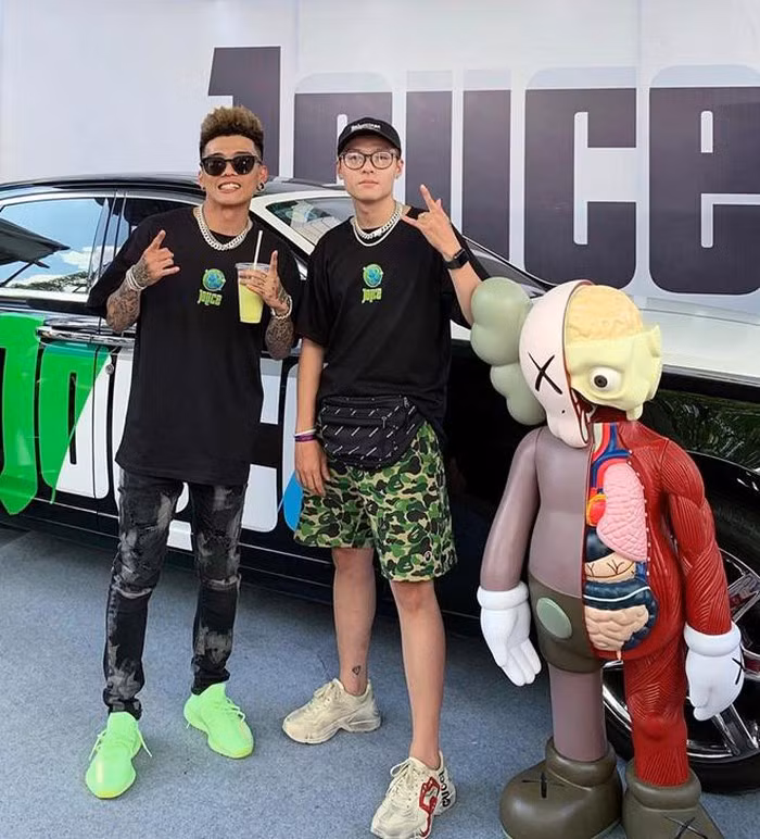 Thú chơi đồ hiệu, xe xịn của "chồng sắp cưới" con gái Minh Nhựa ảnh 4