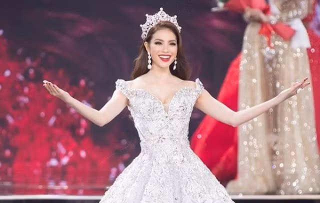 Hoa hậu Phạm Hương.