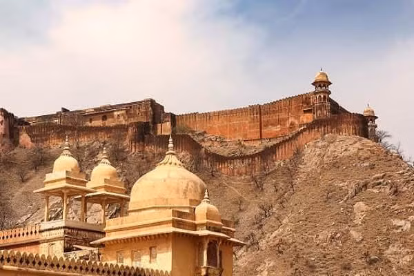 Các lâu đài hoành tráng nhất thế giới ẩn giấu những bí mật ít người biết