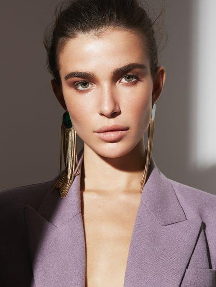 Siêu mẫu đắt giá được ví như "Cinderella mạng xã hội" ảnh 3