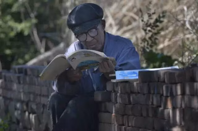  Cụ học hành rất siêng năng nhưng kết quả không được như mong muốn.