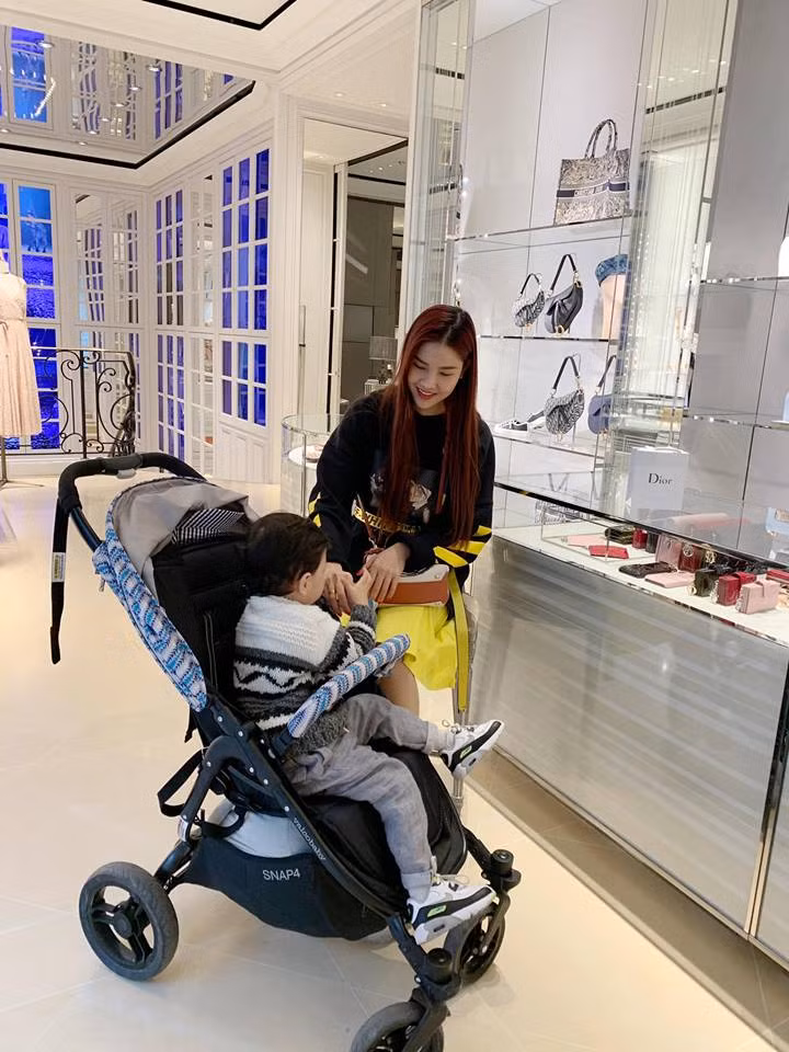 Mấy nàng dâu showbiz như Kỳ Hân: Ngưỡng mộ mẹ chồng từ vẻ ngoài đến tính cách-6