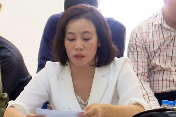 Tuyên y án, bắt giam ngay tại tòa người vợ dùng súng bắn chồng ở Hà Nội