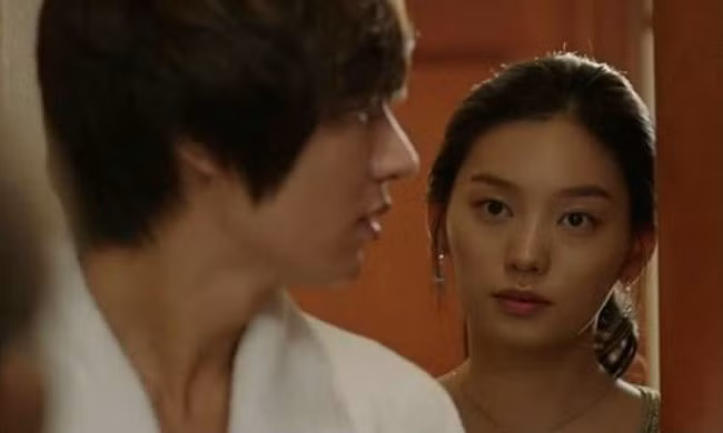 Chồng vừa đi công tác thì gã bạn thân của chồng đã đến đưa ra đề nghị khiến vợ phát khiếp, và âm mưu ẩn chứa phía sau đó (P1) - Ảnh 1.