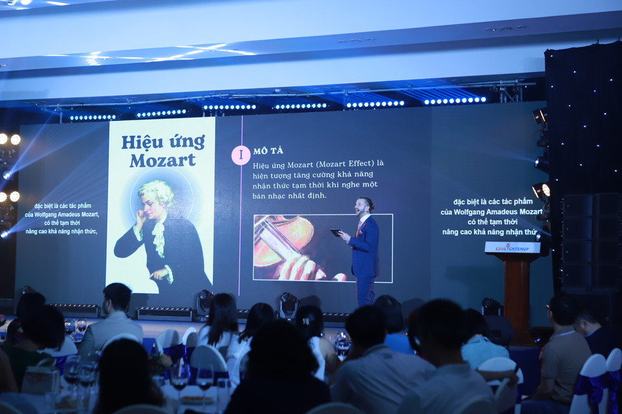 Chuyên gia Nicholas Gentile chia sẻ về các khía cạnh của âm nhạc trong đời sống con người. Chuyên gia Nicholas Gentile chia sẻ về các khía cạnh của âm nhạc trong đời sống con người.